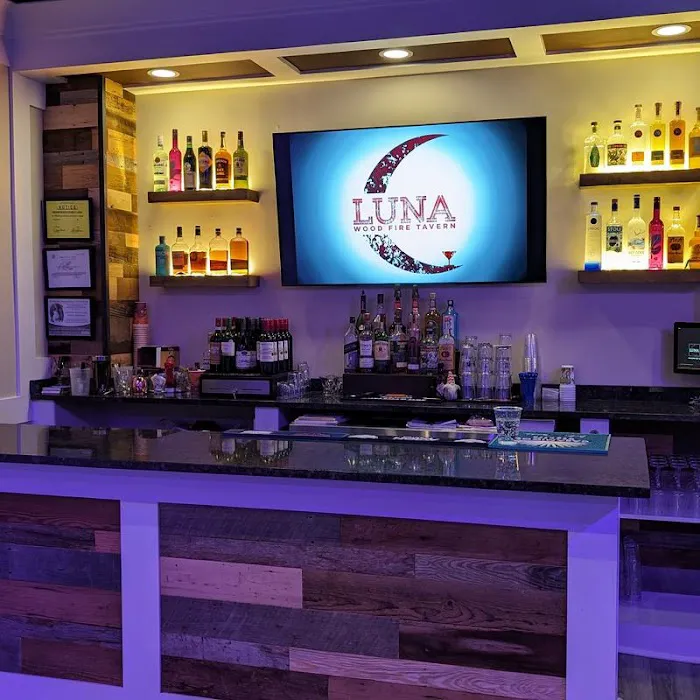 Luna Wood Fire Tavern Picture 2