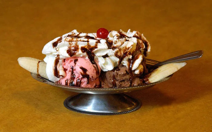 Holsten's Ice Cream, Chocolate & Restaurant Picture 1