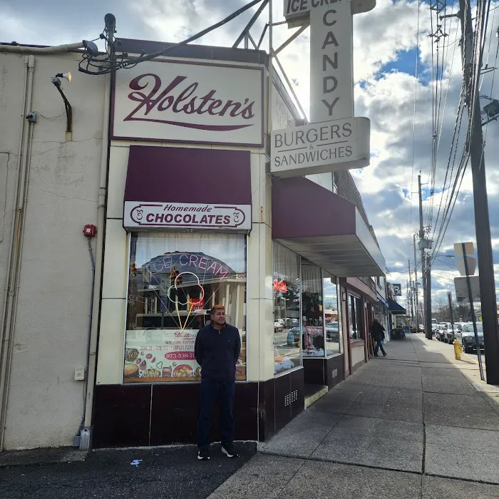 Holsten's Ice Cream, Chocolate & Restaurant Picture 7