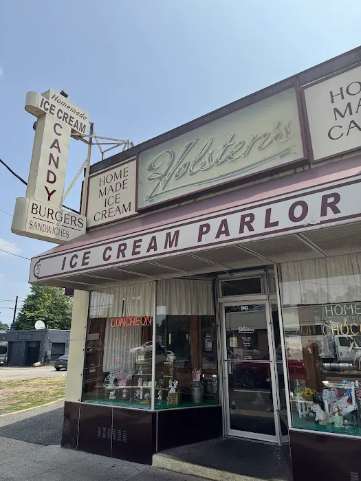 Holsten's Ice Cream, Chocolate & Restaurant Picture 3