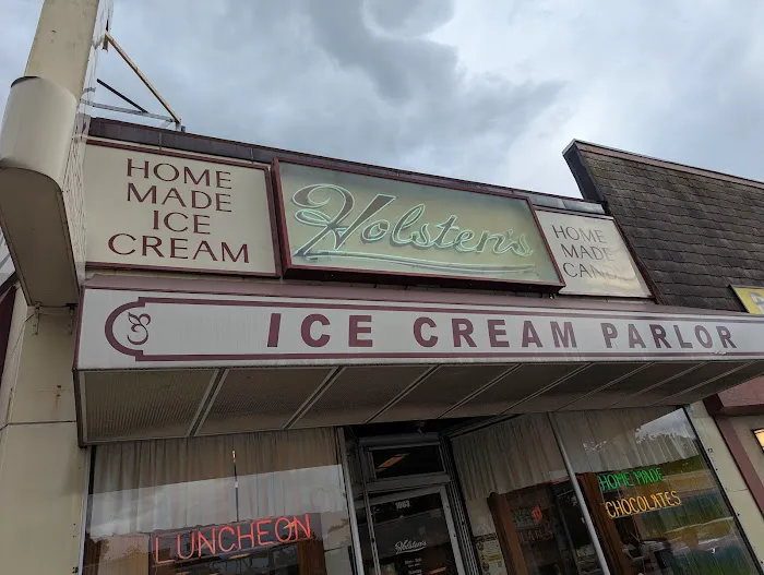 Holsten's Ice Cream, Chocolate & Restaurant Picture 9