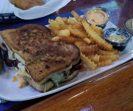 Double L Tavern