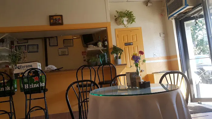 Chely’s Restaurant Picture 1