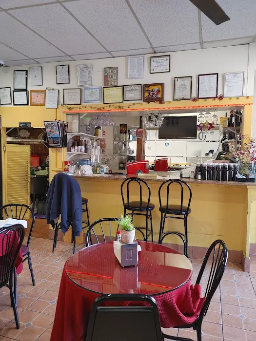 Chely’s Restaurant Picture 4