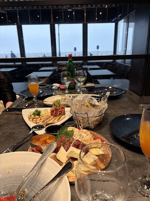 Azure Lounge Restaurant Picture 7