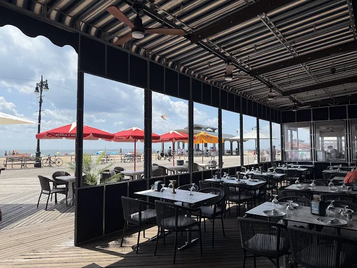 Azure Lounge Restaurant Picture 5