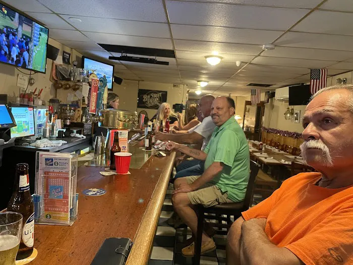 Bay Street Tavern Picture 9