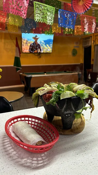 Canelo's Deli & Restaurant Picture 2