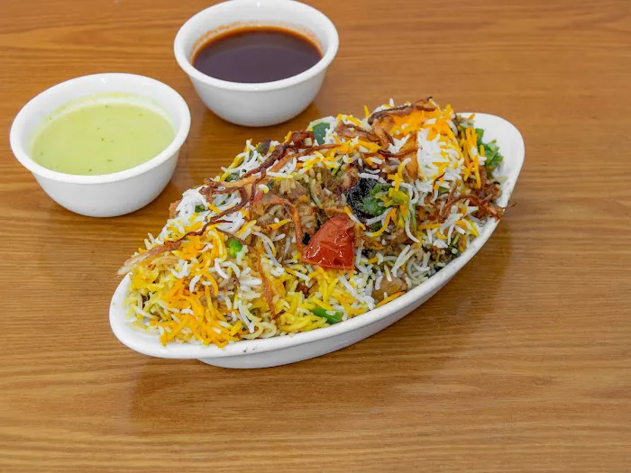 Alhumza - Pakistani/Indian - Halal Meat, Restaurant and Grocceries Picture 2
