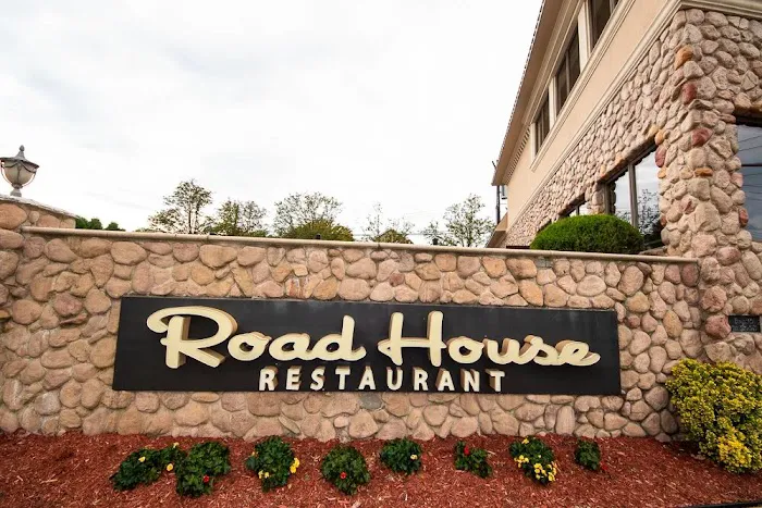 Road House Picture 4