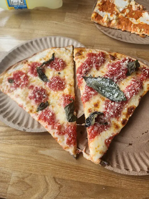Round Pie Pizza Company Picture 7