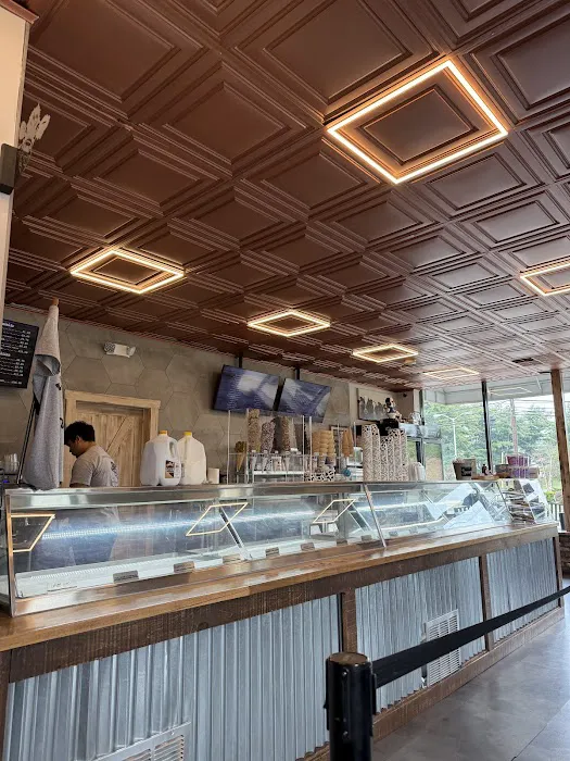 Hometown Creamery Picture 8