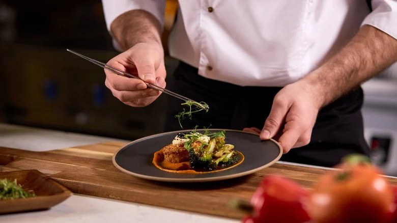 Discovering Vegan Restaurants That Use Innovative Cooking Techniques and Ingredients