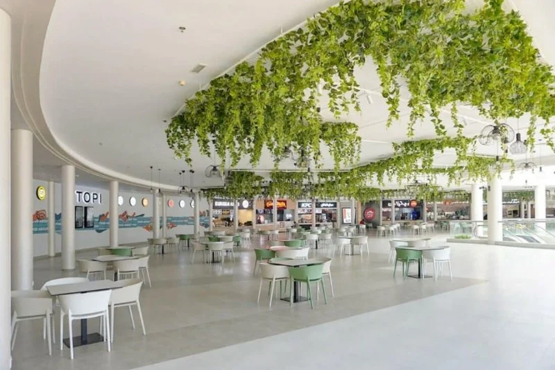 How Food Courts Are Evolving in Modern Malls: Trends, Technology & Dining