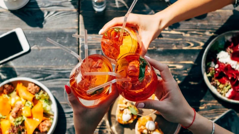 How Brunch Restaurants Are Offering Unique Cocktails and Mocktails to Guests