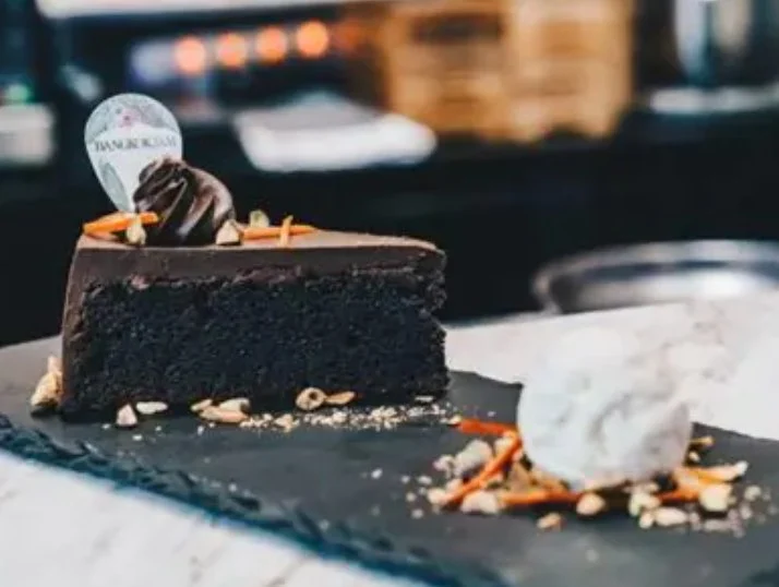 The Role of Dessert Shops in Local Communities