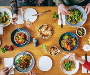 Discovering Vegan Restaurants That Highlight Global Culinary Traditions in Their Menu