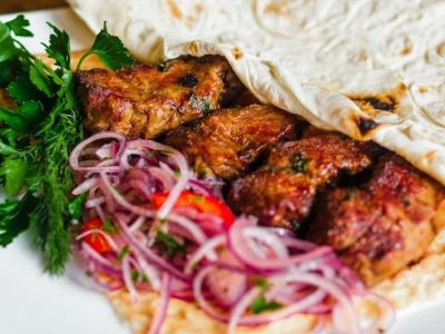 Best Kebab Restaurants Near Me: Where to Find the Juiciest Skewers and Pita Sandwiches