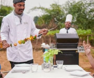 Farm-to-Fork Dining: Where to Find the Best Locally Sourced Menus Near Me