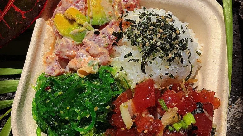 Where to Find the Best Poke Bowls Near Me: A Taste of Hawaii with Fresh Fish and Toppings