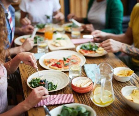 How to Navigate Dietary Restrictions When Dining Out at Restaurants Near Me