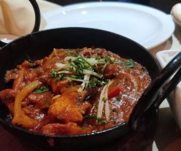 How to Find the Best Indian Restaurants Near Me Serving Authentic Butter Chicken, Garlic Naan, and Biryani