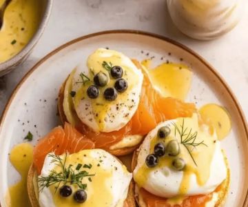 Best Salmon Eggs Benedict Near Me With Smoked Salmon Twist Guide