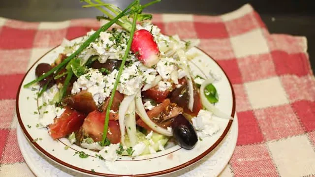 Guide to Finding Greek Restaurants Near Me with Authentic Dishes