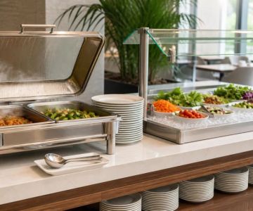 Restaurant Buffet Safety: Choose Fresh, Well-Held Food