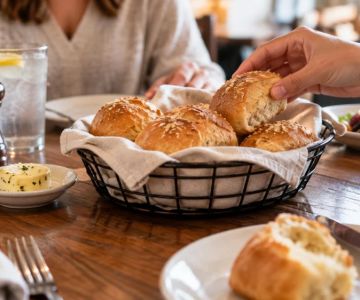 Restaurant Bread Service: Portions, Refills, and Charges